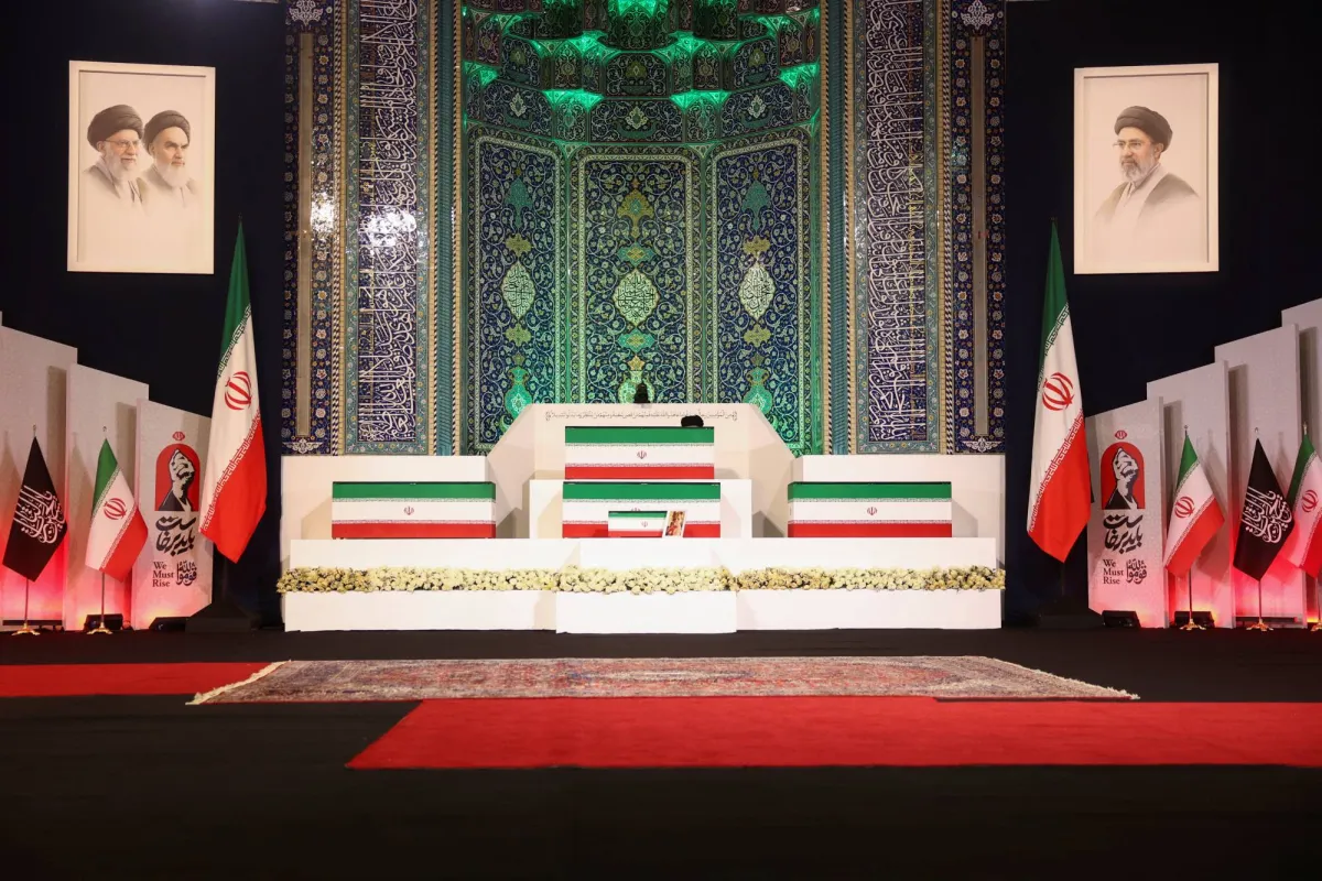 وصول جثمان المرشد الايراني علي خامنئي الى مصلى الخميني في طهران