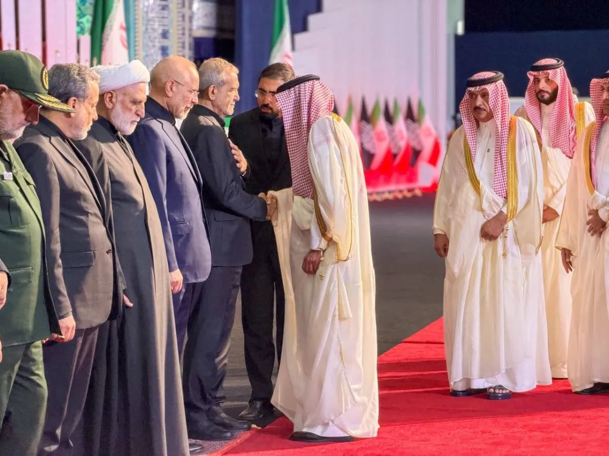 الخريجي ينقل تعازي القيادة السعودية للرئيس الايراني