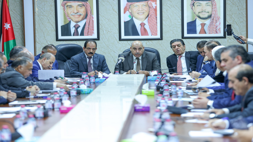 رئيس مجلس النواب يؤكد التعامل بمسؤولية مع قانون الملكية العقارية