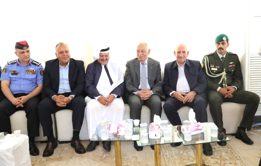 مندوباً عن الملك و ولي العهد ... العيسوي يعزي الازايدة
