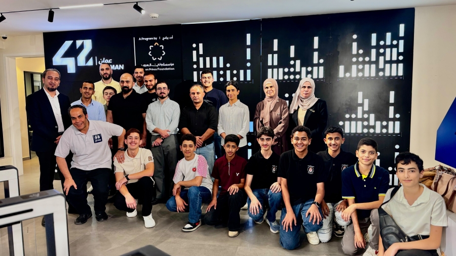 الفائزون في برنامج مقدام يزورون مؤسسات رائدة في العمل الوطني .