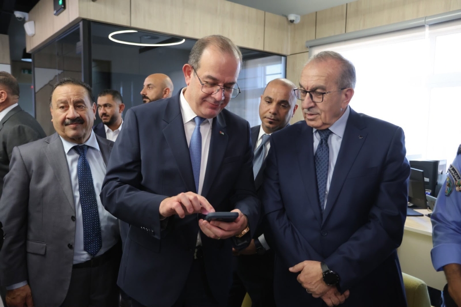 وزير الاقتصاد الرقمي يفتتح رسميًا مركز البلقاء للخدمات الحكومية في السلط