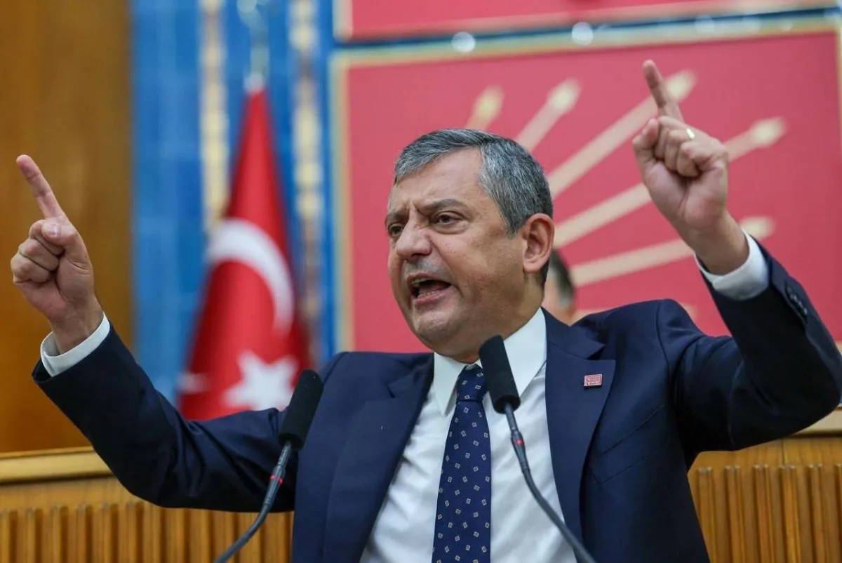 اوزغور اوزيل يسرع خطوات تأسيس حزبه الجديد في تركيا