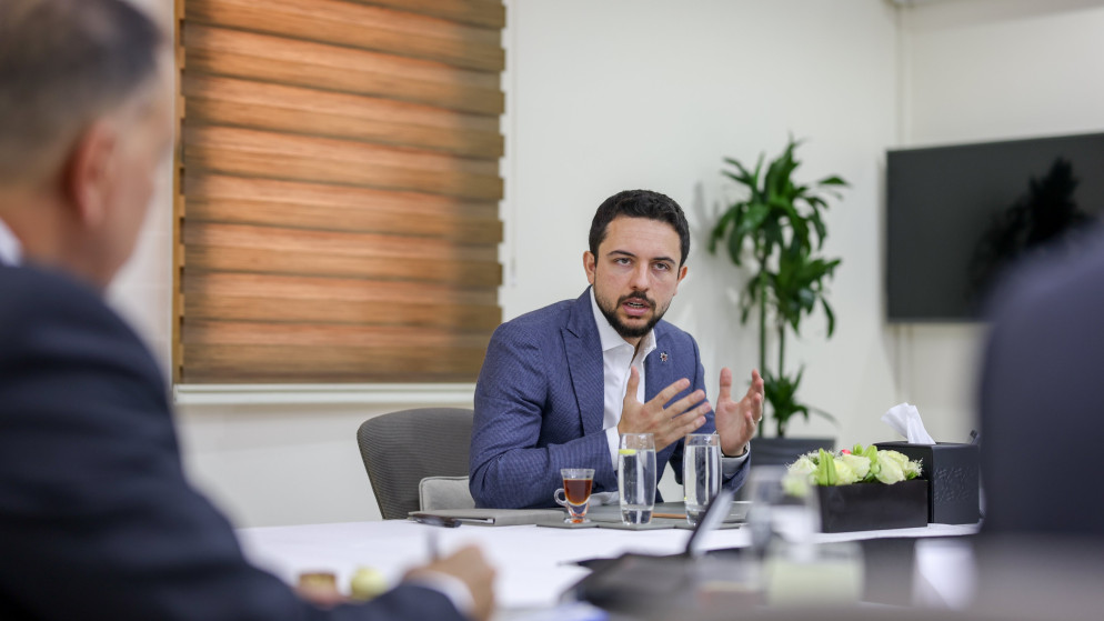 ولي العهد يوجه بتكثيف التوعية بخدمات تطبيق سند الرقمية