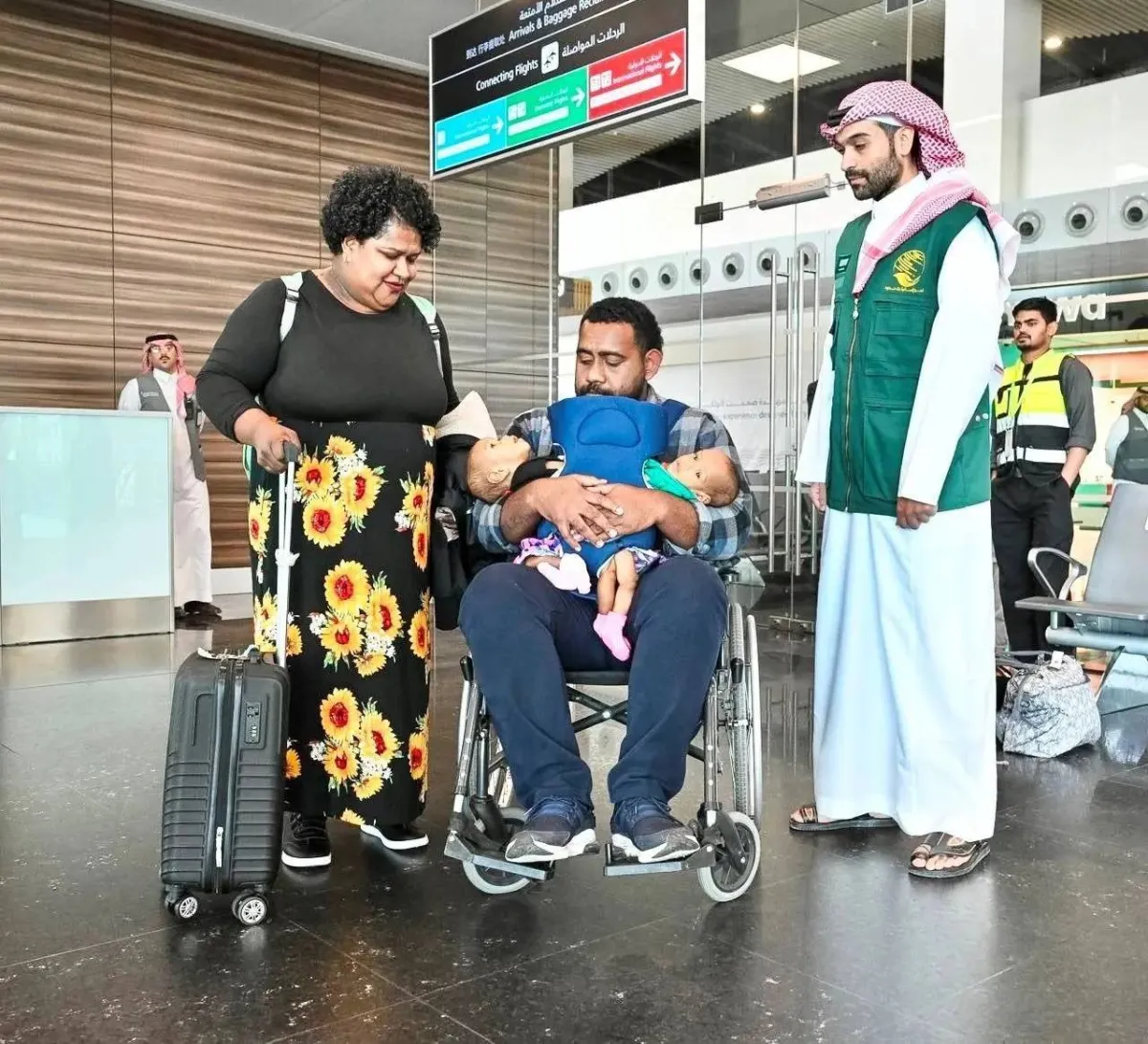 وصول التوأم الملتصق الفيجي الى الرياض لدراسة حالتهما