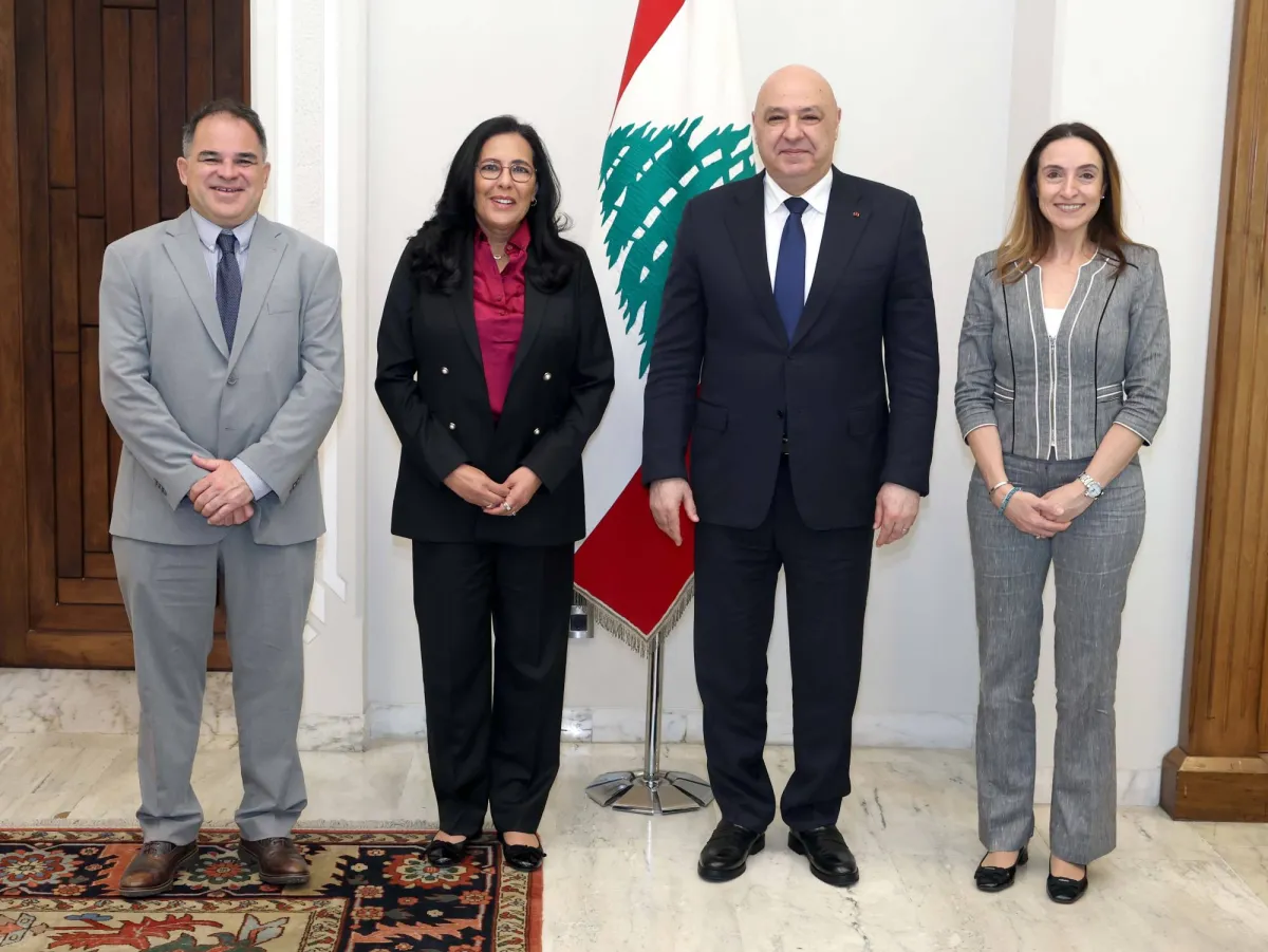الرئيس اللبناني يطالب البنك الدولي بدعم 600 الف عائد الى مناطقهم