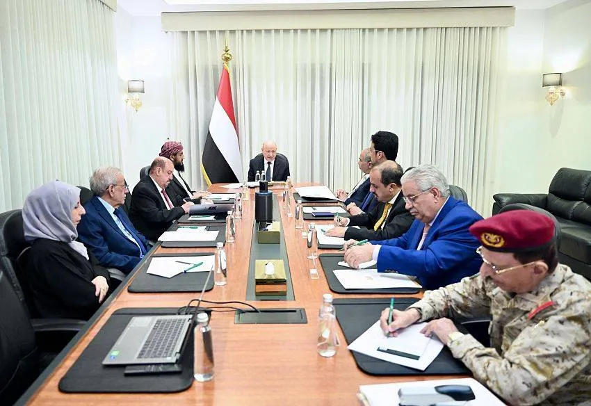 مجلس الدفاع الوطني اليمني يثمن دعم السعودية ويقر توسيع عمليات الردع ضد الحوثيين