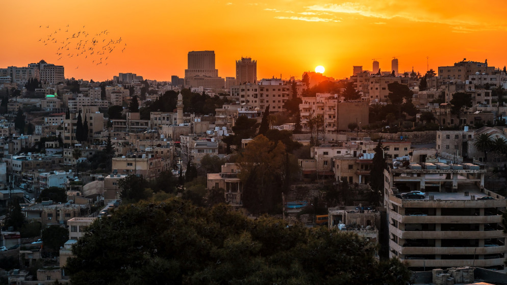 كتلة هوائية حارة ترفع درجات الحرارة فوق معدلاتها