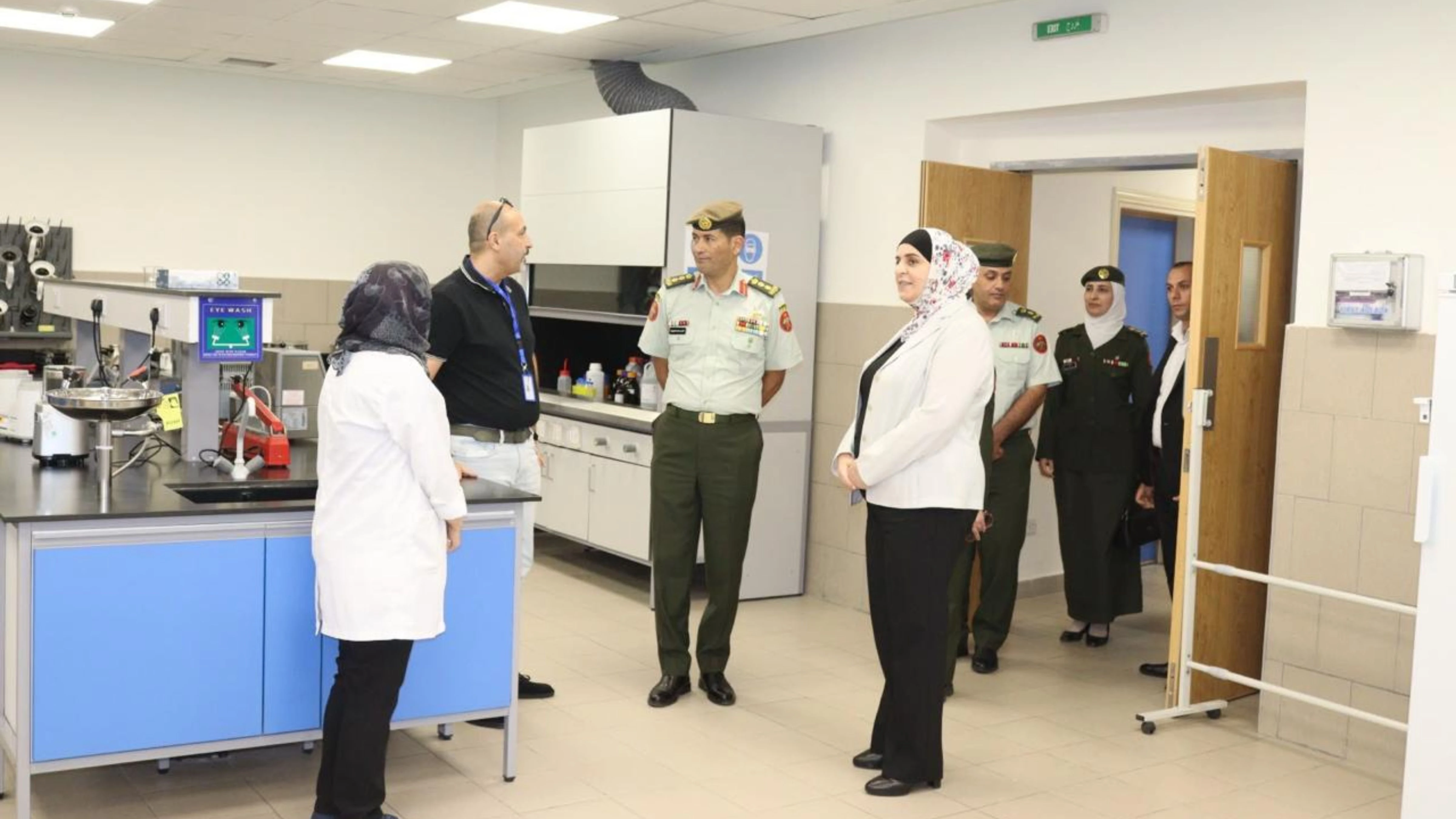 تعزيز التعاون بين المختبرات العسكرية ومؤسسة الغذاء والدواء
