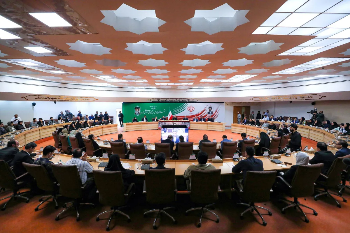 ايران تدعو لانهاء الحرب وتستعد لمواجهة اقسى عقوبات امريكية في التاريخ