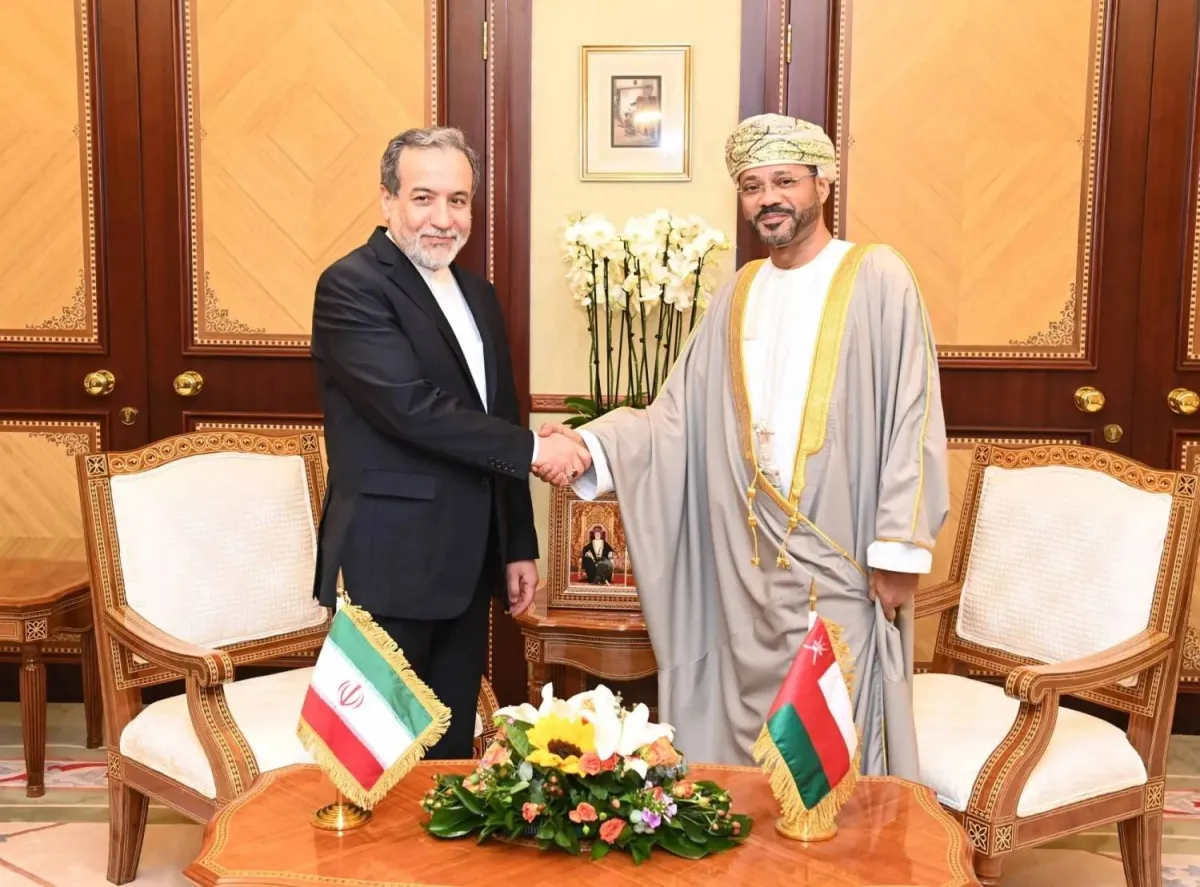 وزير الخارجية العماني يزور طهران لبحث ملف مضيق هرمز