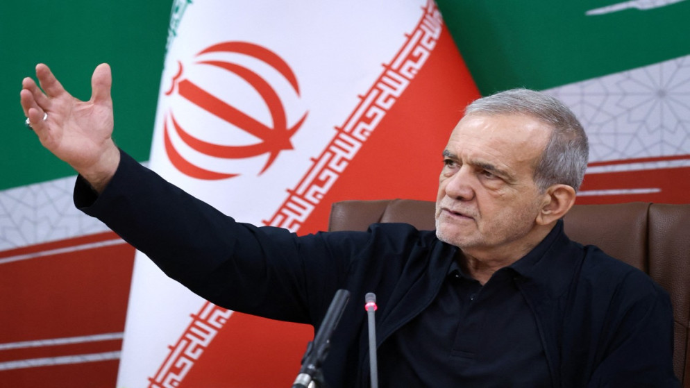 ايران تؤكد تمسكها بالتفاوض وتتوعد بمواجهة الضغوط الاقتصادية الامريكية