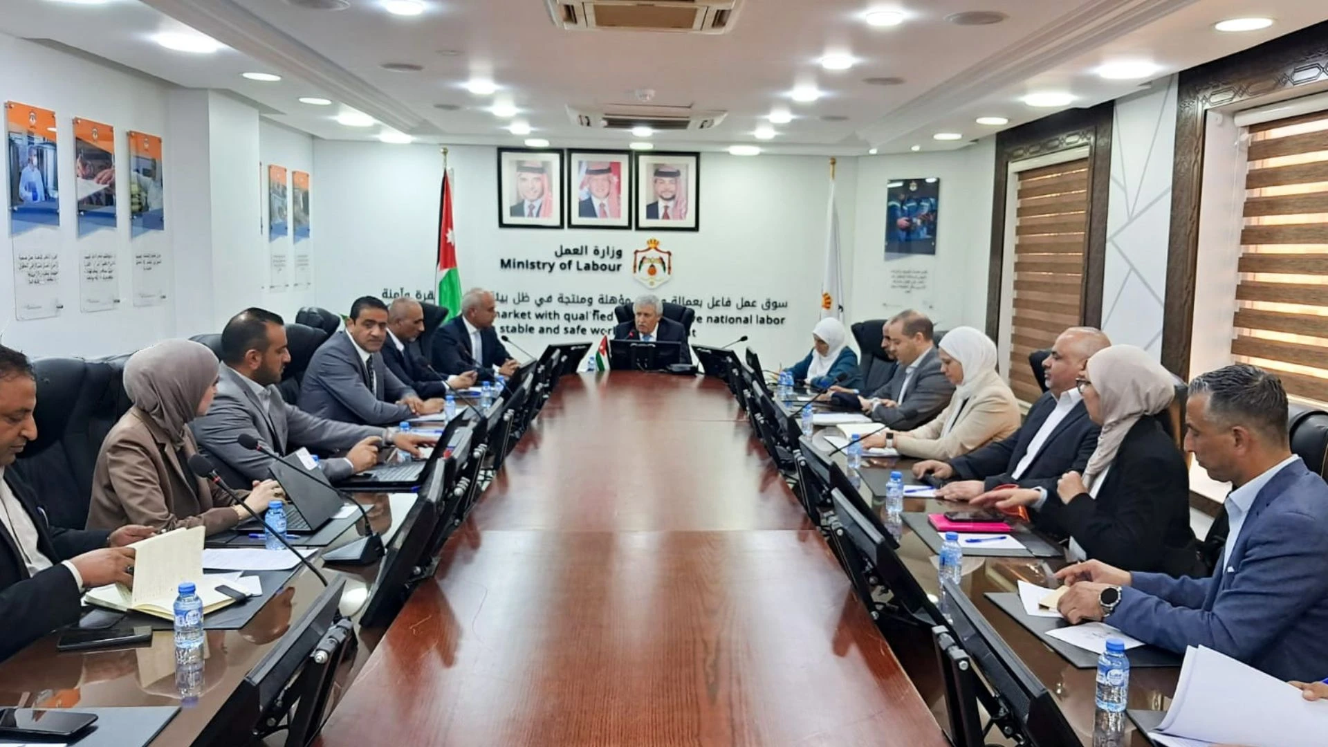 وزير العمل يؤكد اولوية تشغيل الاشخاص ذوي الاعاقة وتطوير منصة سجل