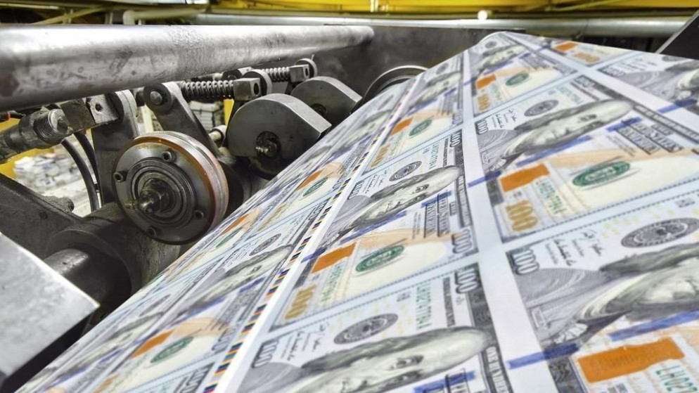 الدولار يتماسك قرب اعلى مستوياته بدعم من البيانات الاميركية