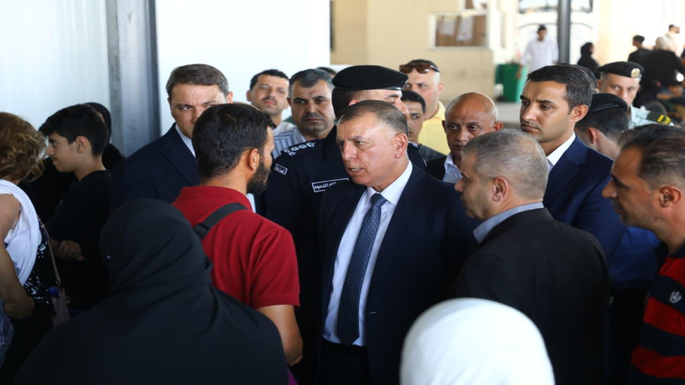 وزير الداخلية يتفقد مركز حدود جابر وساحة الشحن الجديدة