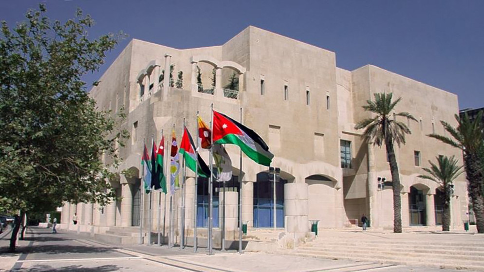 امانة عمان تشن حملة واسعة لازالة الاعتداءات عن شارع الاردن