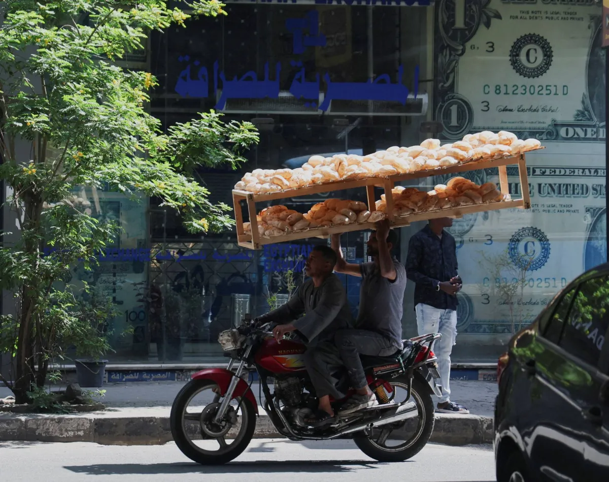 مخاوف في مصر من ارتفاع سعر رغيف العيش بسبب ازمة القمح العالمية