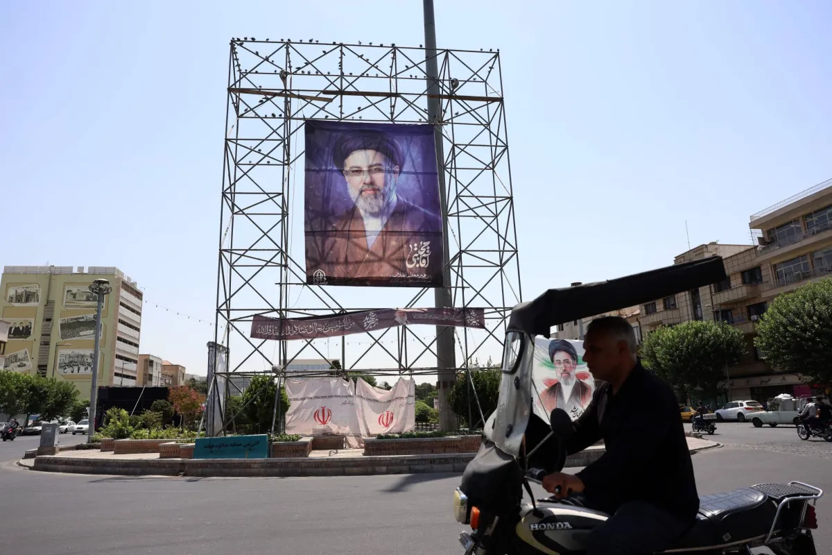 خامنئي يتدخل لاحتواء الانقسامات السياسية داخل مؤسسات الحكم في ايران