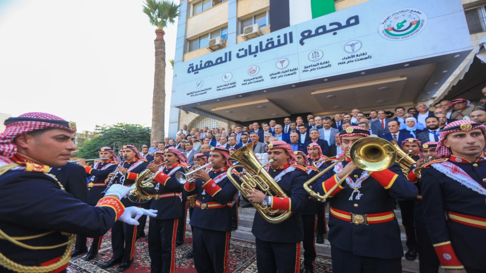 مجمع النقابات المهنية يرفع علم الاردن ويفتتح جدارية الهاشميين