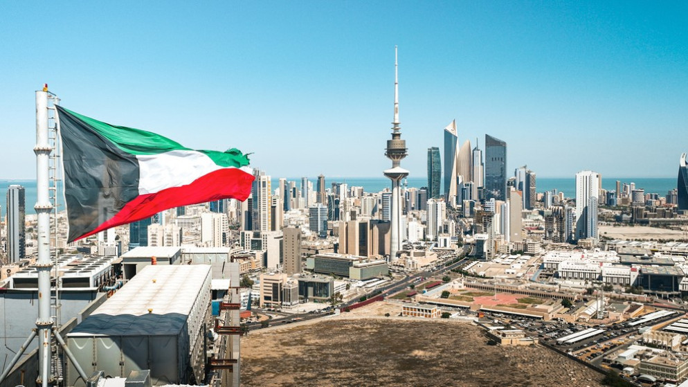 الجيش الكويتي يتصدى لهجمات صاروخية ومسيرات معادية