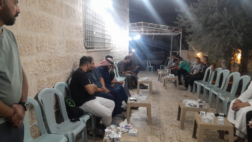 تفاصيل صادمة في وفاة طفل بعد نسيانه داخل حافلة في الزرقاء