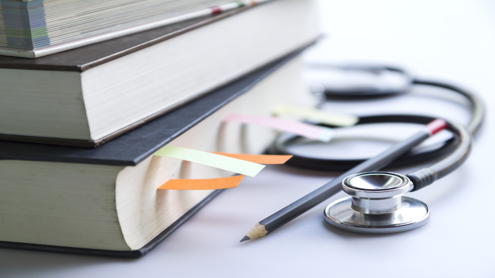 وزير التربية يكشف حقيقة زيادة مقاعد الطب وطب الاسنان في الجامعات