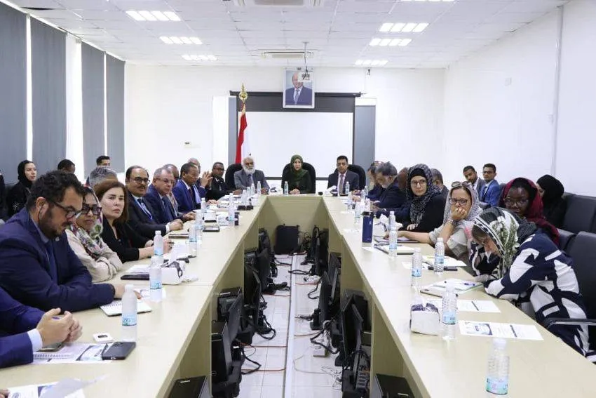 تحرك حكومي يمني عاجل لاحتواء التداعيات الانسانية لهجمات الحوثيين