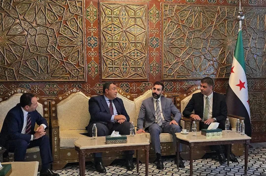 تعزيز التعاون بين مصر وسوريا عبر لقاءات دبلوماسية مكثفة