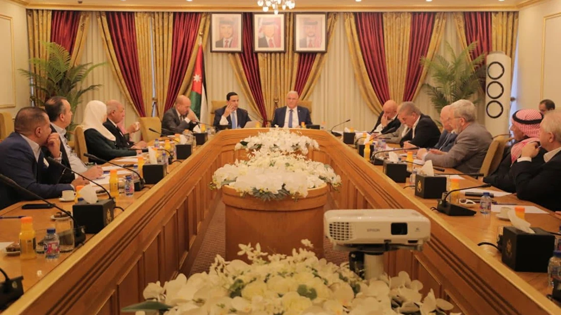 لجنتا الطاقة في الاعيان والنواب تبحثان تعزيز التعاون المشترك