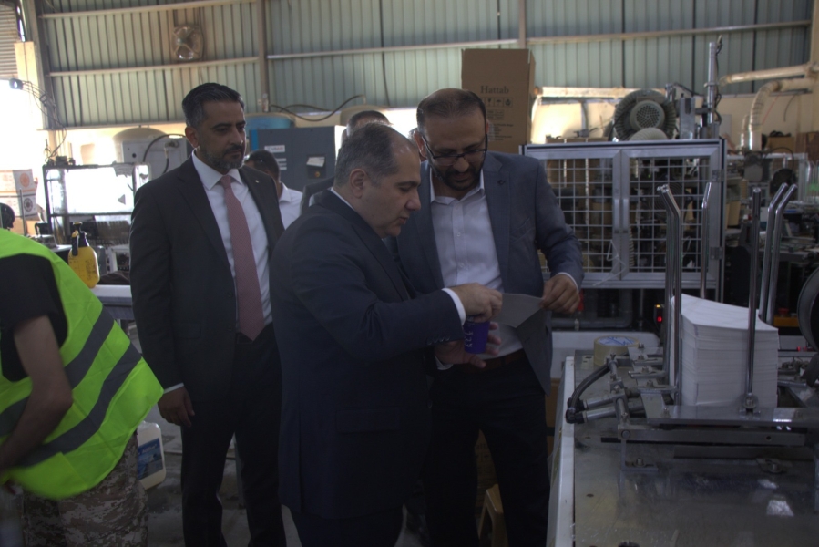 وزير الاستثمار يتفقد مشاريع قائمة، ويشهد توقيع اتفاقيات لثلاثة مشاريع استثمارية جديدة في منطقة الروضة بمعان