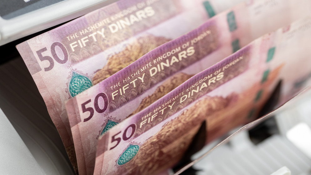 خبير اقتصادي يوضح اسباب ارتباط اسعار الفائدة بالدينار الاردني