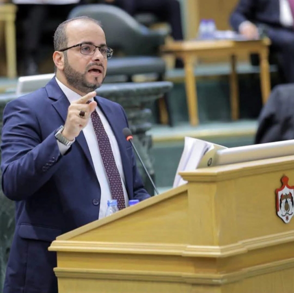 النائب السابق الرياطي يسلم نفسة للامن العام