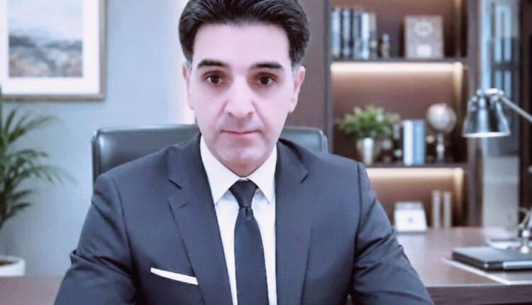 فساد السياسة وهروب الإقتصاد
