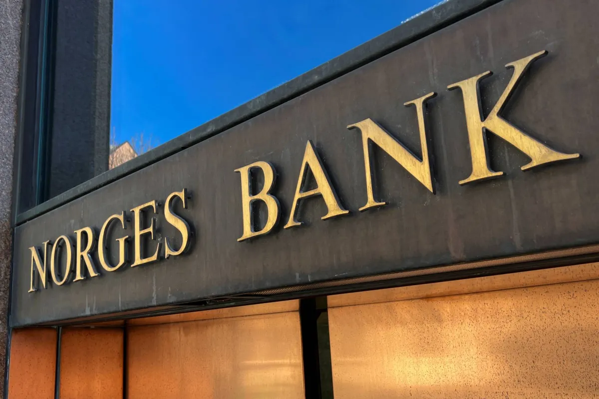 البنك المركزي النرويجي يرفع سعر الفائدة الى 4.50 بالمئة ويكشف عن توجهاته المستقبلية