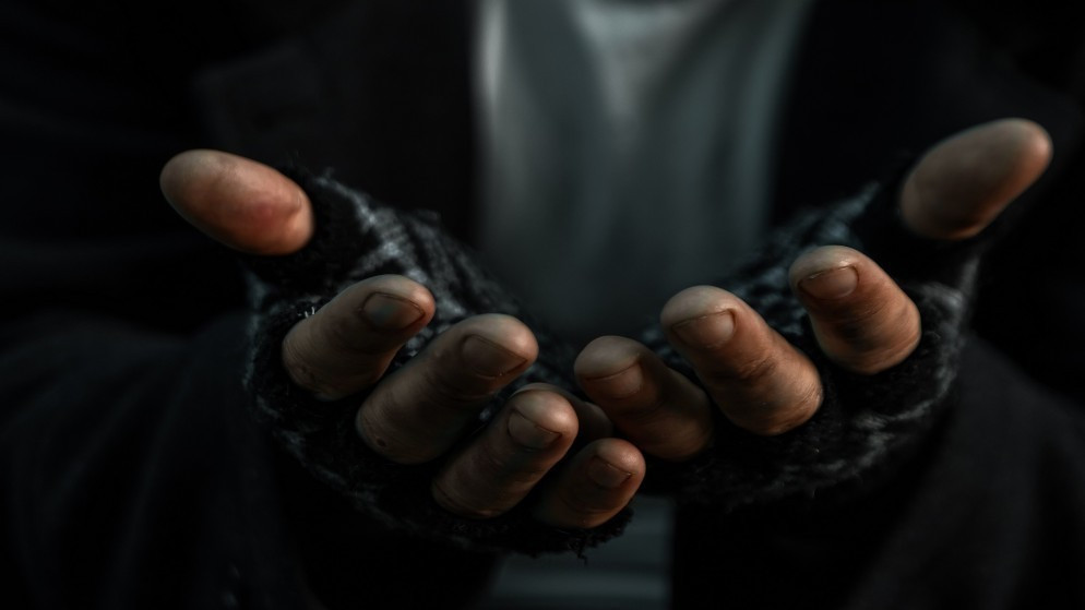 ضبط متسولة بحوزتها مبلغ مالي كبير في عمان