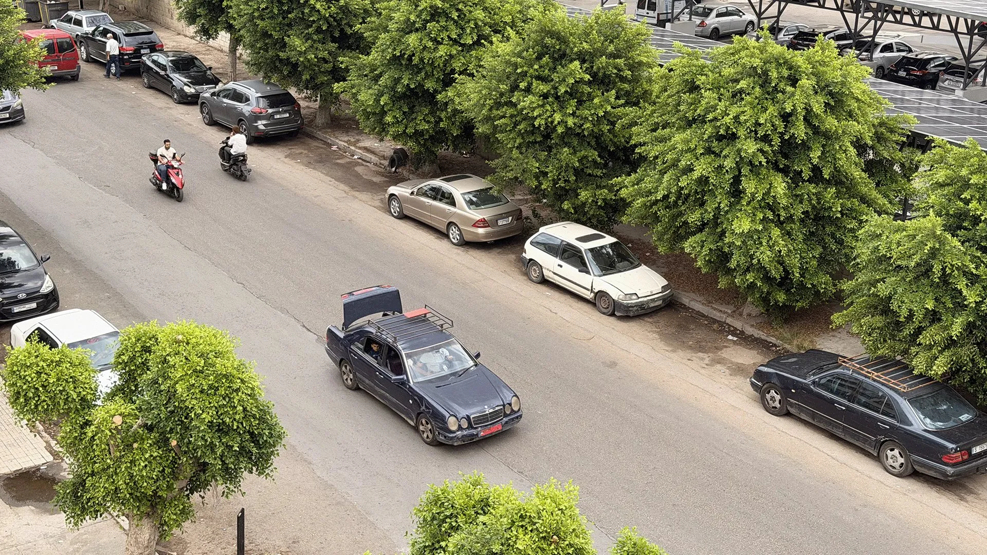 ازمة المحروقات في لبنان تستنزف دخل المواطنين وتفاقم اعباء النقل