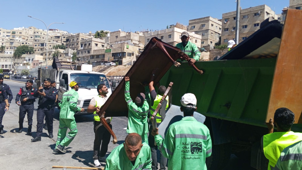 امانة عمان تطلق حملة مكثفة لتنظيم مواقف الفاليه وازالة العوائق عن الارصفة