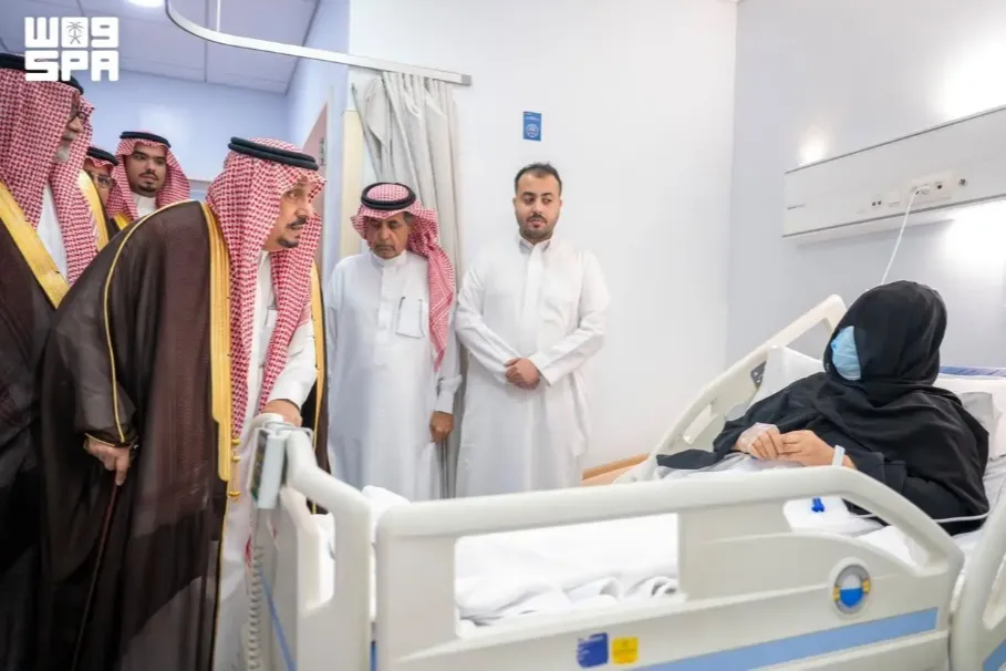 امير الرياض يطمئن على مصابي اعتداء الحوثيين ويؤكد دعم القيادة لهم
