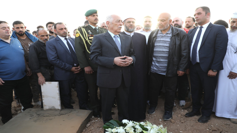 العيسوي ينقل تعازي الملك وولي العهد لذوي المواطن البرقاوي