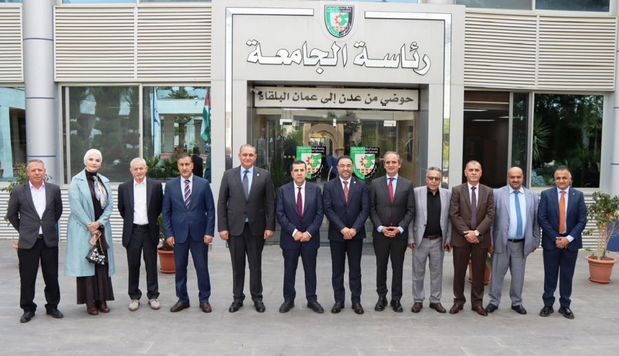 وزير البيئة يفتتح مختبرات المركز الدولي لبحوث المياه والبيئة والطاقة في جامعة البلقاء التطبيقية