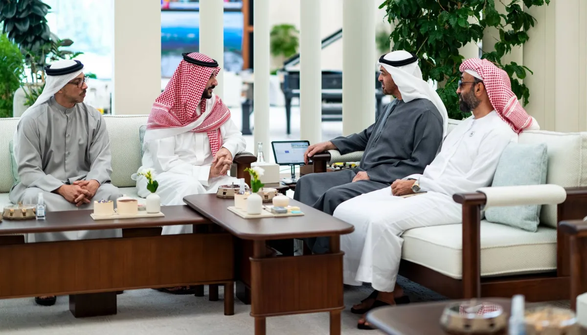محمد بن زايد وخالد بن سلمان يبحثان مستجدات الاوضاع الاقليمية في ابوظبي