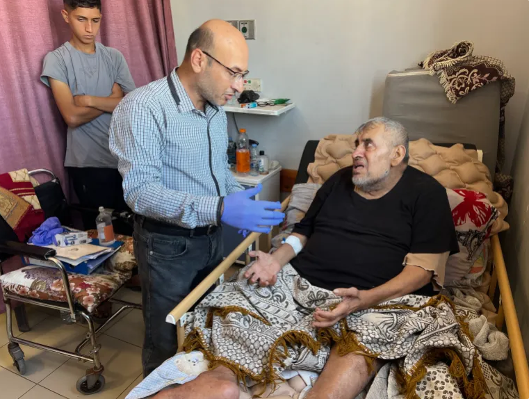 غزة تطلق برنامج زمالة لتدريب جراحين متخصصين في إصابات الحروب