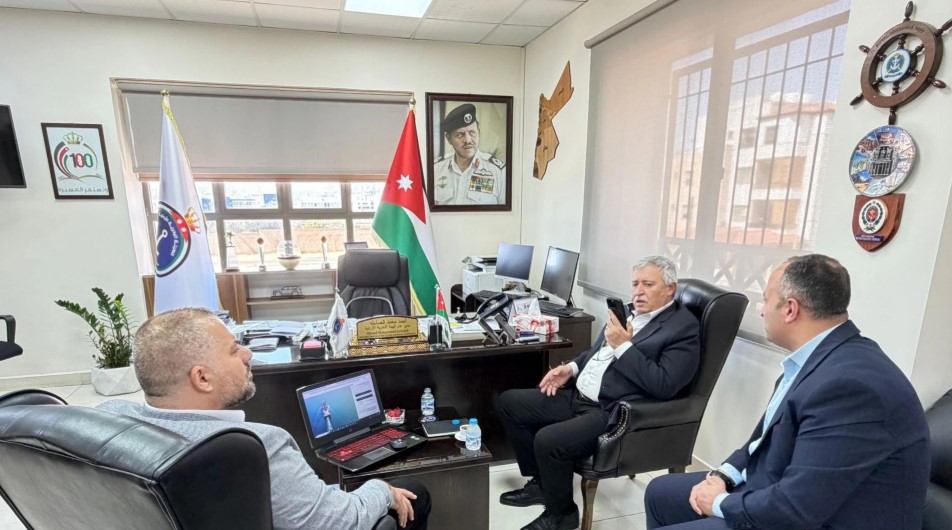 القطامين يجري جولة تفقدية لمرافق النقل والعمل في العقبة