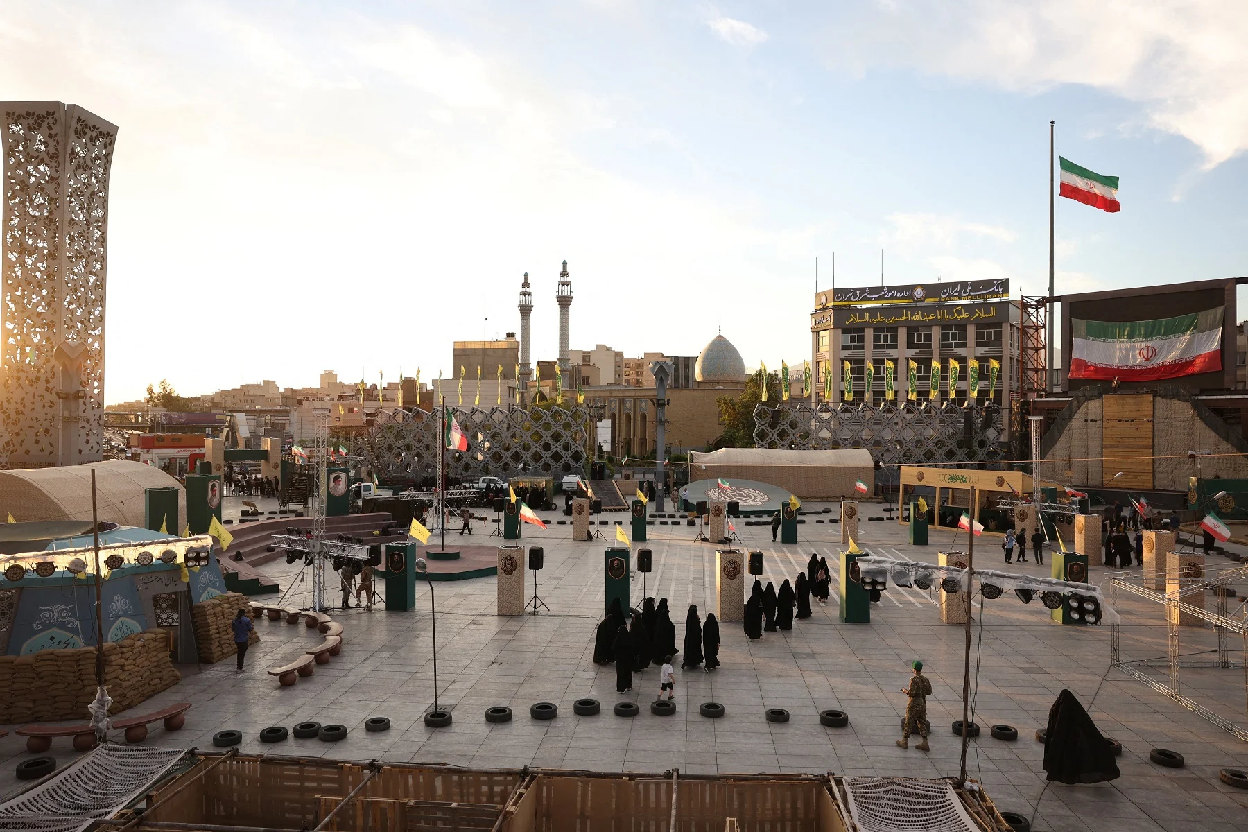 تصاعد التوتر بين واشنطن وطهران حول مضيق هرمز وتحركات دبلوماسية لاحتواء الازمة