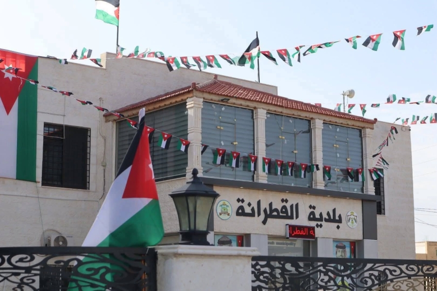 العاملين في بلديه القطرانه ينهون اضرابهم