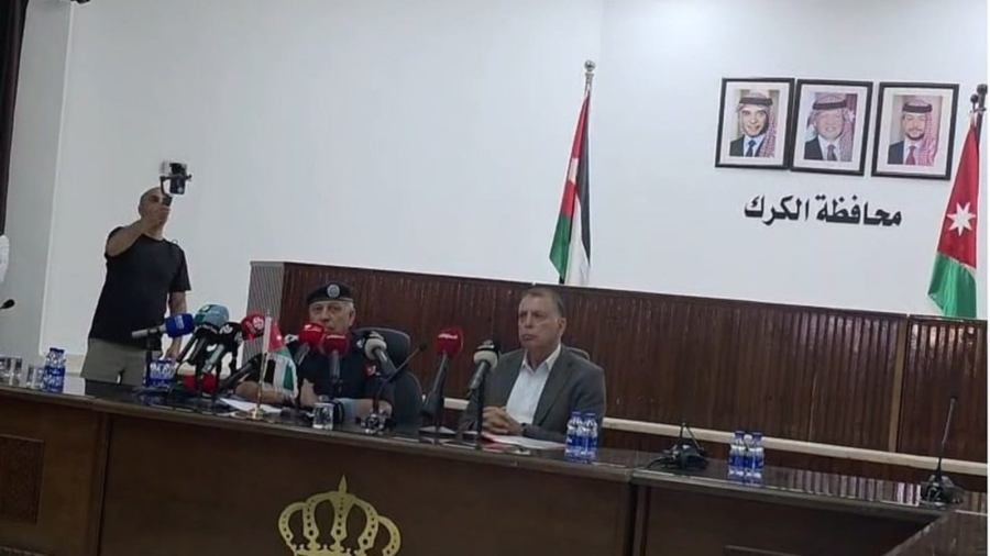 مجريات المؤتمر الصحفي لوزير الداخلية ومدير الأمن العام بالكرك