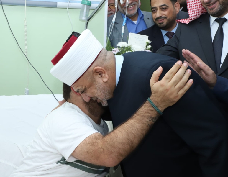 الوزير الخلايلة يزور مصابي الجريمة النكراء ..ويؤكد انه مصاب وطني 