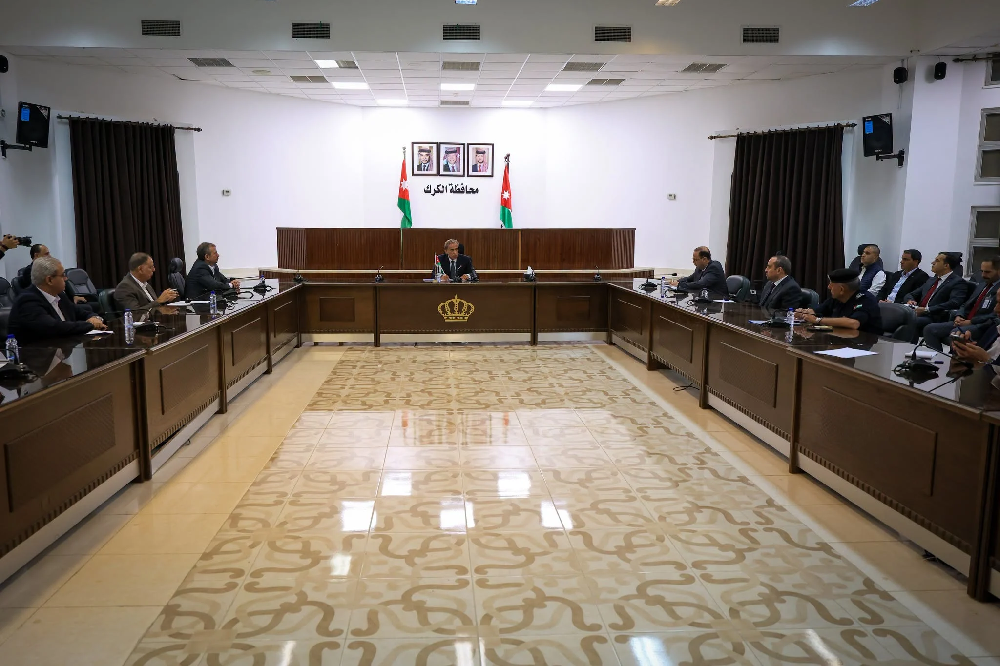رئيس الوزراء يؤكد ملاحقة الجناة وتقديمهم للعدالة بعد العمل الارهابي في الكرك