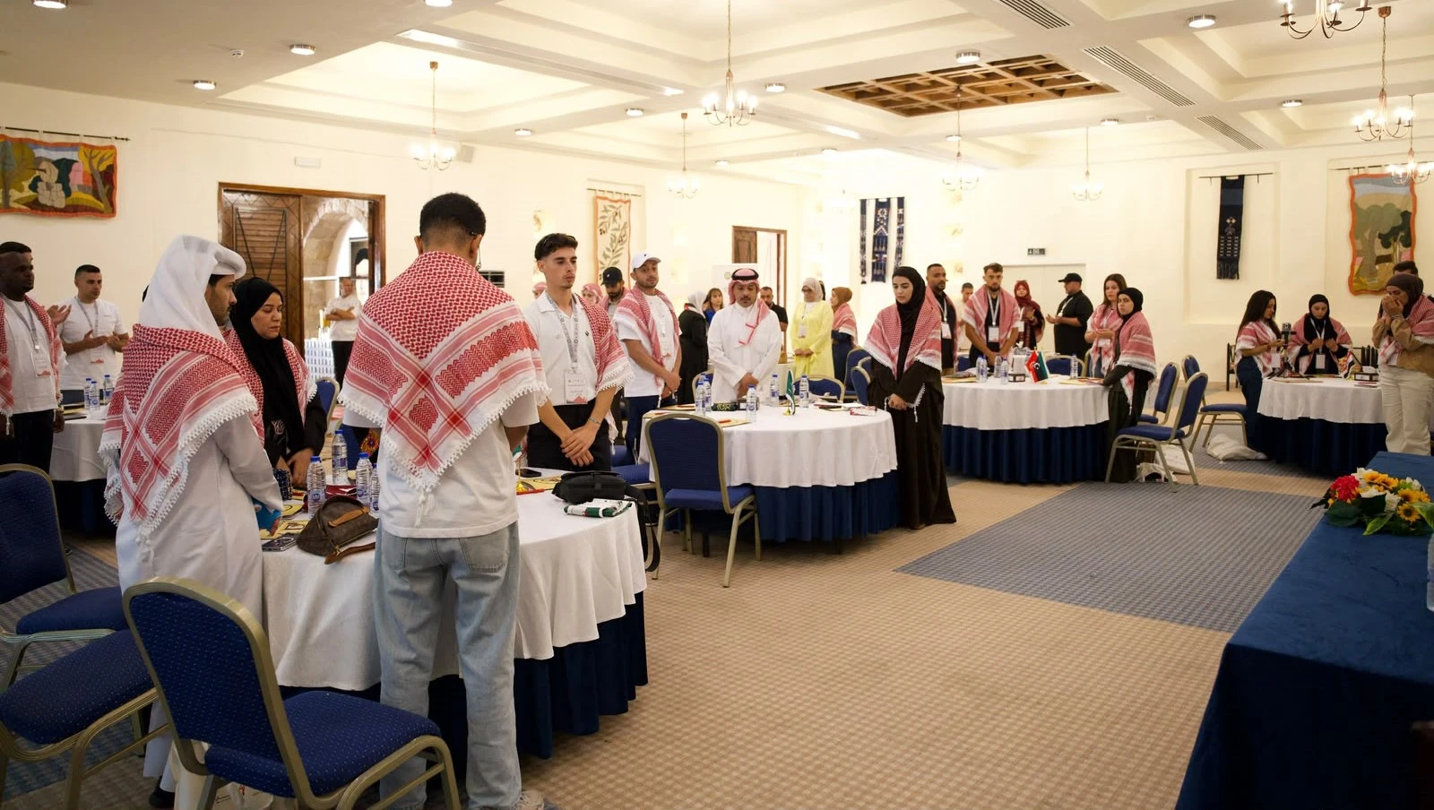 شباب عربي يجسدون التضامن الانساني في ملتقى السياحة بعمان