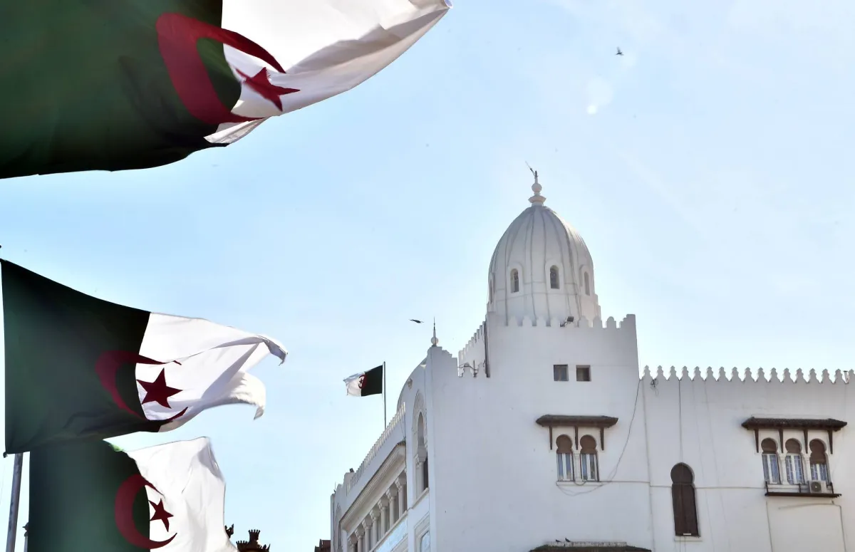 البرلمان الجزائري يقر ارسال قوات عسكرية الى النيجر